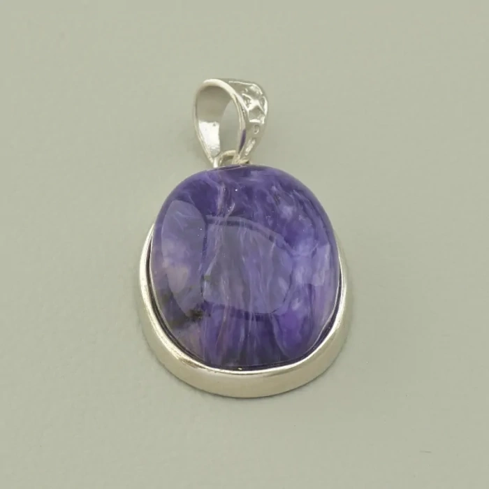 Чароїт: Прикраси, які дарують захист і гармонію